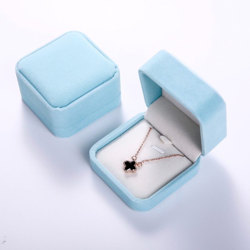 Caja de terciopelo para joyas y collares