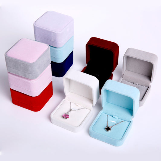 Caja de terciopelo para joyas y collares