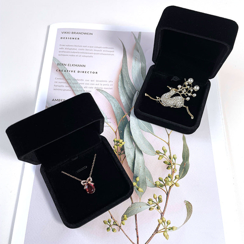 Caja de terciopelo para joyas y collares